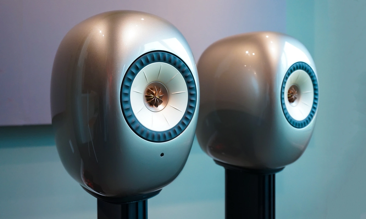 KEF LS Luxe - loa bookshelf hình trứng giá 129 triệu đồng